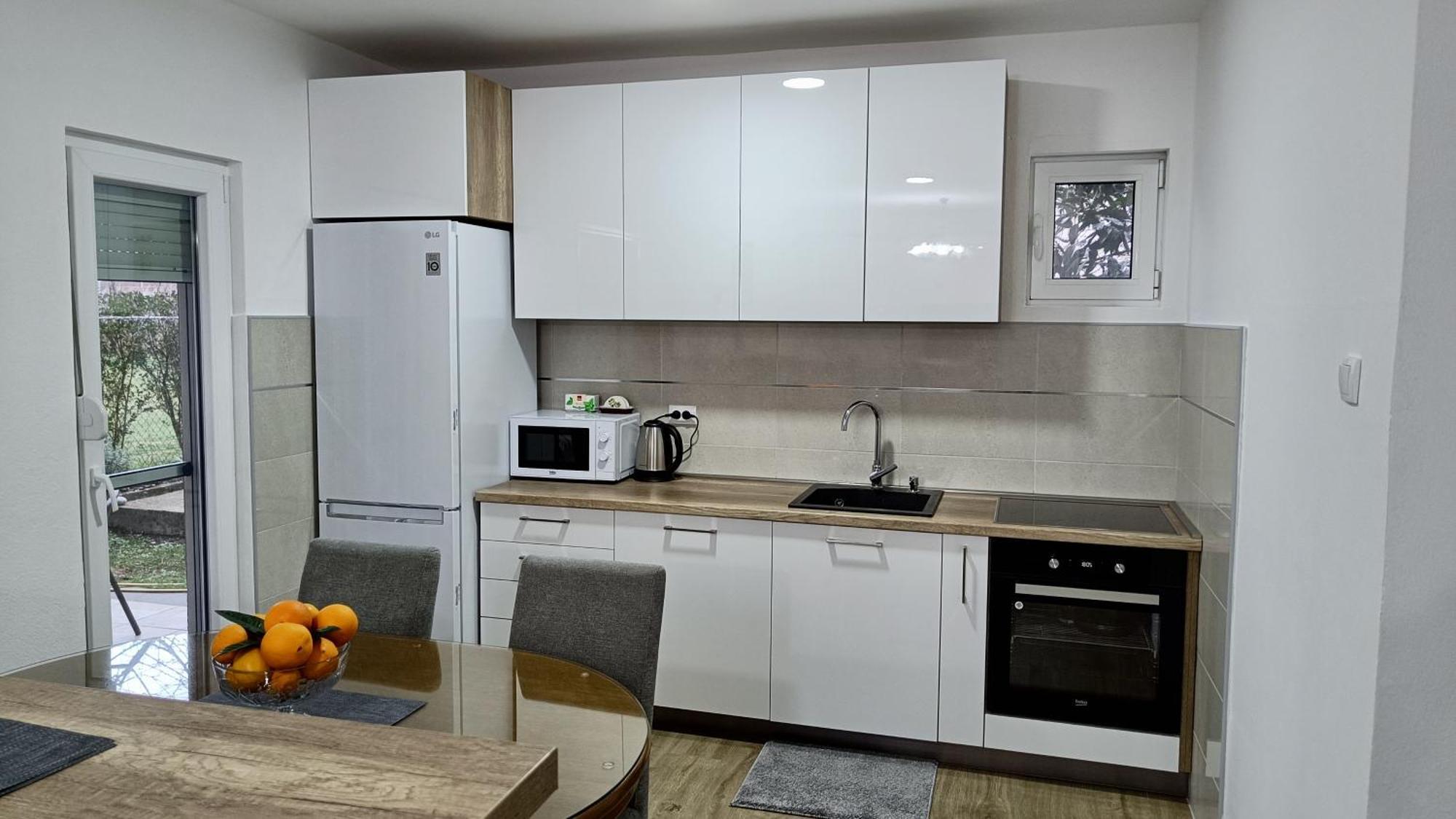 Entire House Floor - 2-Bedroom Cozy & Peaceful Apartment พอดโกริกา ภายนอก รูปภาพ