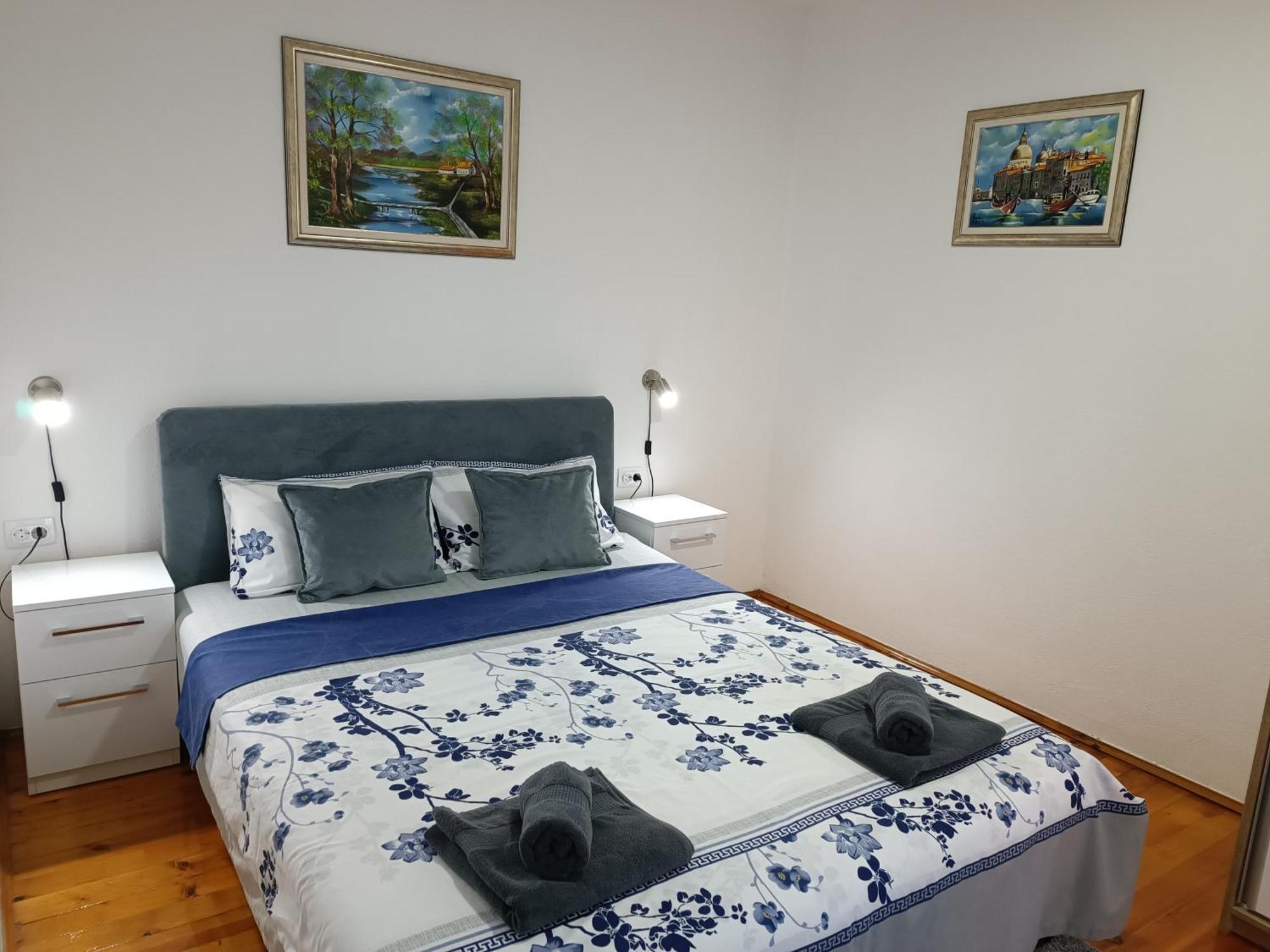 Entire House Floor - 2-Bedroom Cozy & Peaceful Apartment พอดโกริกา ภายนอก รูปภาพ