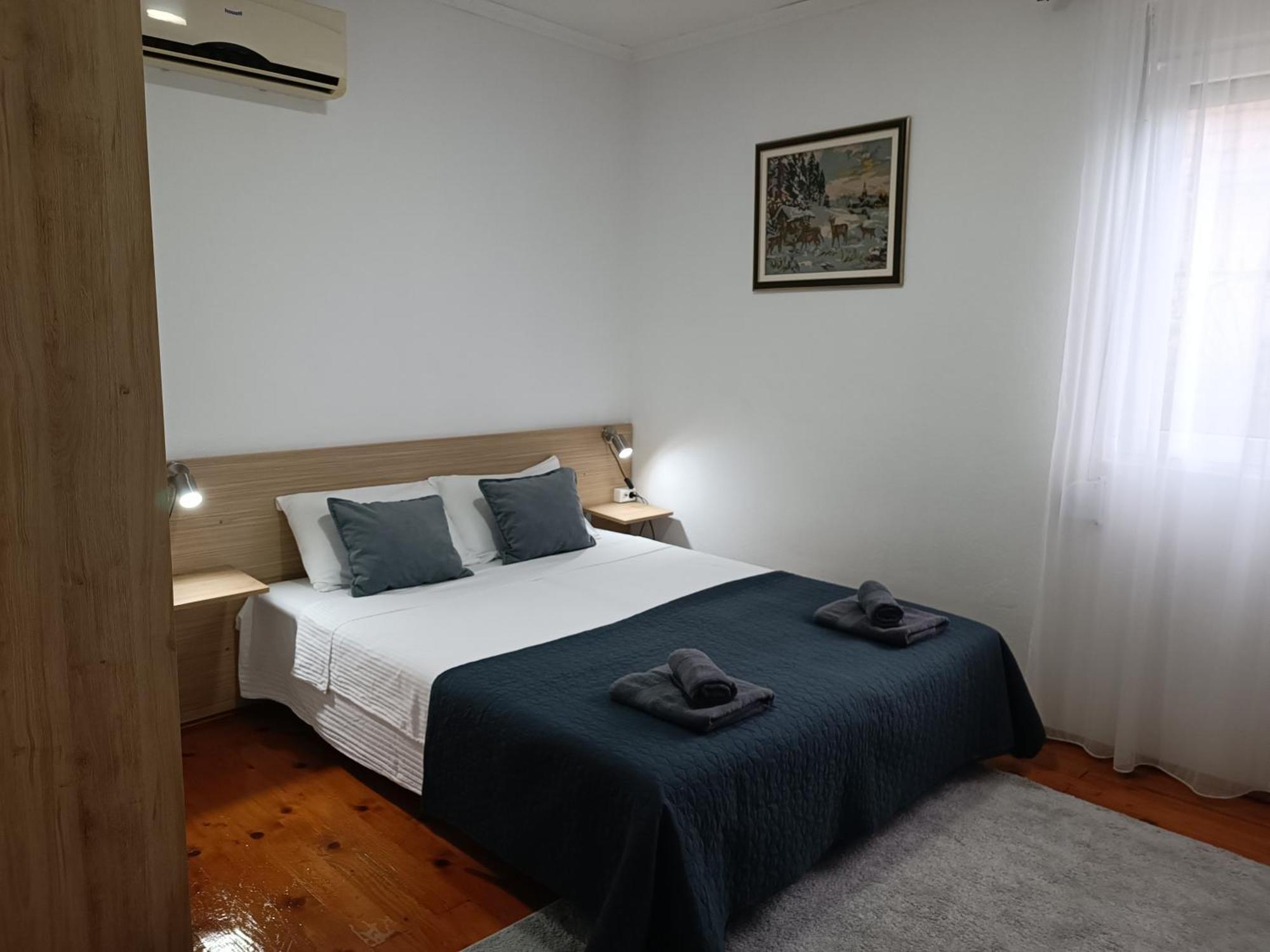 Entire House Floor - 2-Bedroom Cozy & Peaceful Apartment พอดโกริกา ภายนอก รูปภาพ